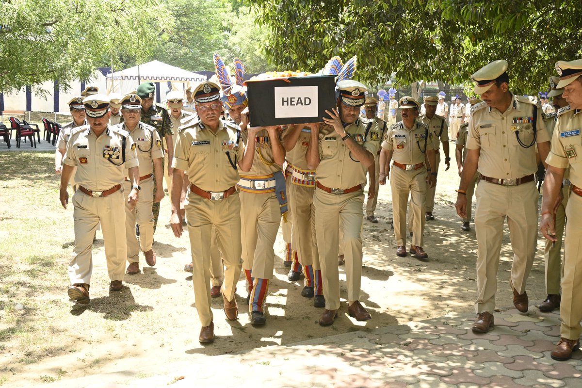 crpfindia's tweet photo. Eternal Salute: Honouring the Valour of a Braveheart

#CRPF paid heartfelt tribute to Constable Dileep Kumar Paswan, who laid down his life during an anti-Naxal operation in Bijapur, Chhattisgarh. His sacrifice is a timeless symbol of courage and dedication.

We stand with his family, saluting a true warrior whose indomitable resolve in service of the nation will forever inspire us.

🇮🇳 #भारत_के_वीर 🇮🇳 
#NationFirst
@gpsinghips