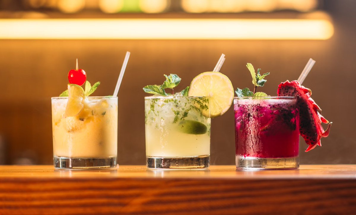 Only 1 week to go till our London Reunion in Soho! 🍸😃

Join us next Wednesday, 30th April, at 6:30 pm at the Century Club for a relaxed evening of catching up, reminiscing, and making new connections. Find out more and register: eventbrite.co.uk/e/london-alumn…
