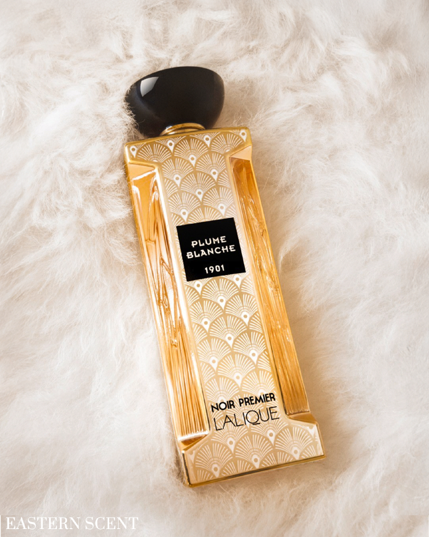 Ready your room for rest and relaxation. Noir Premier Plume Blanche's quietly adventurous spirit fills the space with an intoxicating fragrance. 
Available in perfume and candle form, in-store at Isetan Scotts.

#easternscent #laliquenoir #noir