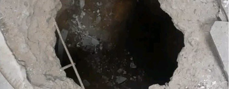IfeanyiDeclan's tweet image. SOUTH AFRICA: Bank robbers use a tunnel to enter Germiston, East Rand.

They stole money by opening safes with grinders. The alarm and CCTV cameras were turned off.

#WatchCrime