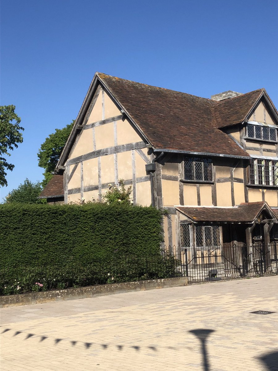 It’s Shakespeare’s birthday…a good day to learn more about where he was born. SHAKESPEARE’S HOUSE now in p/b <a href="/Ardenpublisher/">The Arden Shakespeare</a> #shakespeare <a href="/ShakespeareBT/">Shakespeare B Trust</a> #stratforduponavon