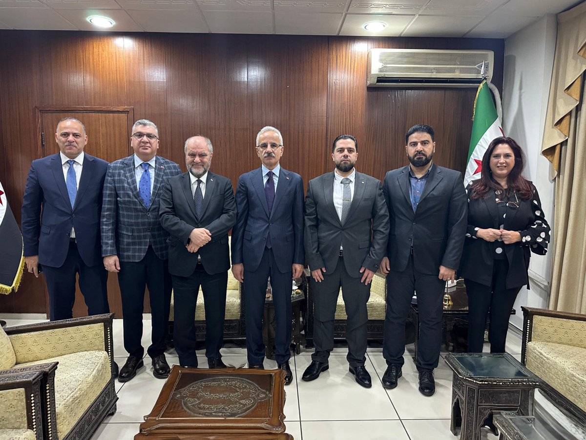 📍 Şam

Suriye Bayındırlık ve İskân Bakanı Sn. Mustafa Abdulrezzak ile bir araya geldik.

Şehircilik, altyapı projeleri ve teknik iş birliği alanlarında atılabilecek ortak adımları ele aldık.