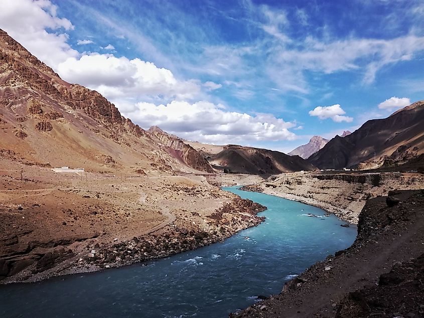 NewsAlgebraIND's tweet photo. BIG BREAKING NEWS 🚨 India may CANCEL Indus Waters Treaty 🔥🔥 

India is preparing to take BIG diplomatic action against Pakistan.

India may cut all diplomatic ties with Pakistan.

India may SHUT down its High Commission in Islamabad.

Pahalgam attack comes days after Anti Hindu hate speech by Pak Army chief.

MASSIVE ACTION SOON !!
