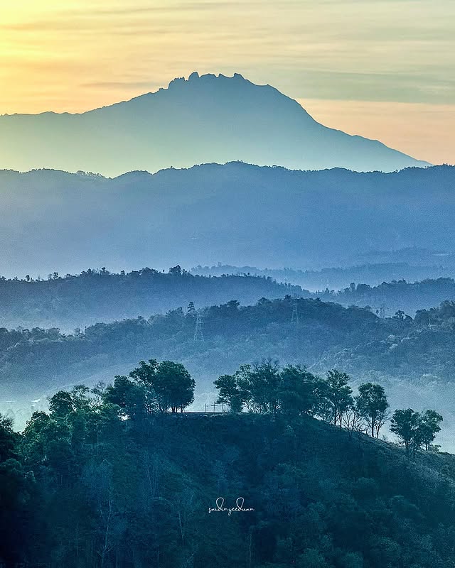 Wishing you peace, love, and light today and always. 😎 🫶🏻

📍 Sabah, Malaysia

Word &amp; photo by @zeeduan_

#exploresabah #KKCity