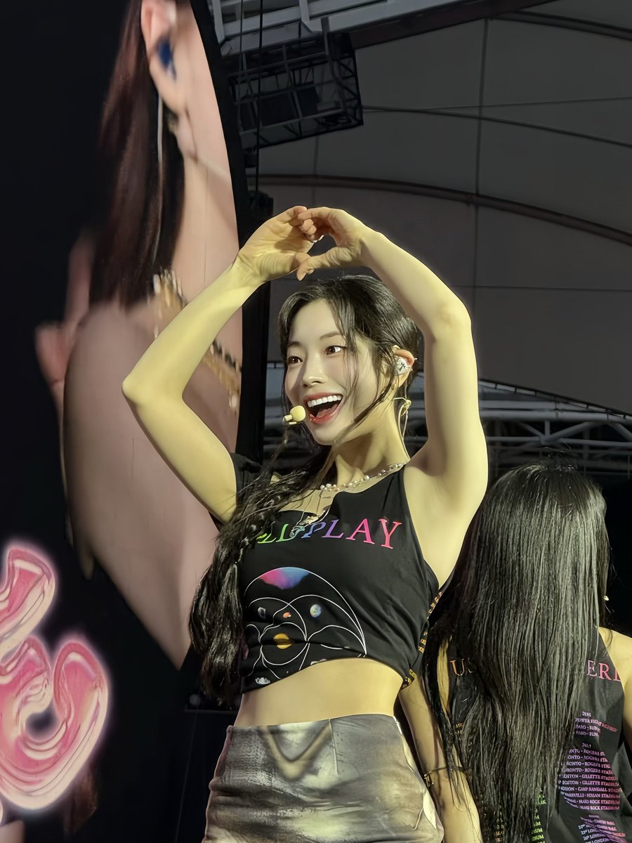 ohgureums's tweet photo. KIM DAHYUN FROM TWICE REAL LIFE FAIRY PRINCESS https://t.co/eGARTTamXR