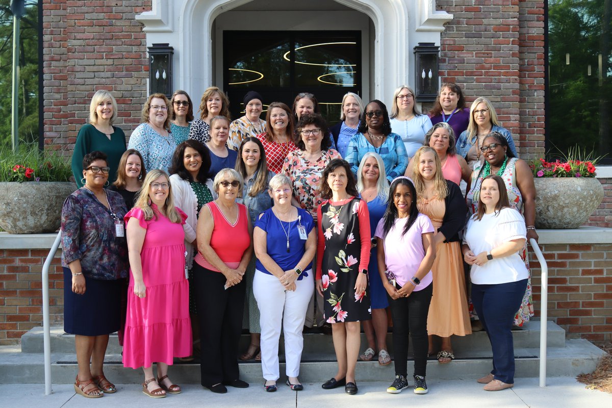😎Happy Administrative Professionals Day! 😎
Today, we celebrate the incredible administrative professionals who are the heart of our schools &amp; District Office! You are the ones who keep everything running smoothly. 
💙THANK YOU for all the ways you make a difference! #TeamDDTwo