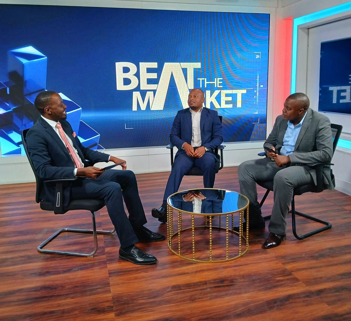 ZTN (@ztnprime) on Twitter photo On Air | #BeatTheMarket
<a href="/EbenMabunda/">The Money$ Man 🇿🇼🇿🇦</a> in conversation with Tafara Mtutu and Musawenkosi Dzheka on #ZTNPrime, #DStv294.
#GetThePicture #Zimbabwe On Air | #BeatTheMarket
<a href="/EbenMabunda/">The Money$ Man 🇿🇼🇿🇦</a> in conversation with Tafara Mtutu and Musawenkosi Dzheka on #ZTNPrime, #DStv294.
#GetThePicture #Zimbabwe