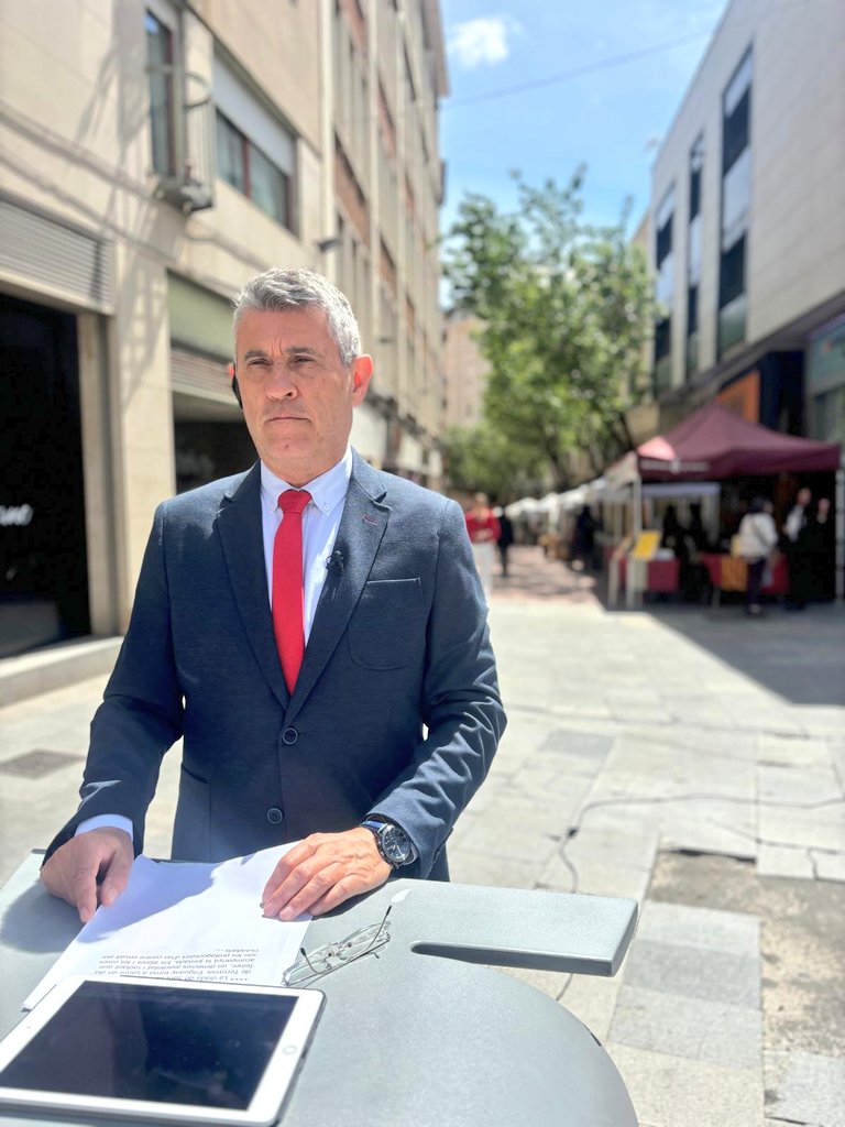 📚🌷🐲| Comencem l'Informatiu especial #santjorditrs en directe des de la plaça Salvador Espriu

Coneixem les primeres notícies que deixa el #SantJordi2025 i la resta de l'actualitat de #Terrassa 

🤳 El podràs recuperar a <a href="/CanalTerrassa/">Canal Terrassa</a> i <a href="/laxarxames/">La Xarxa+</a>