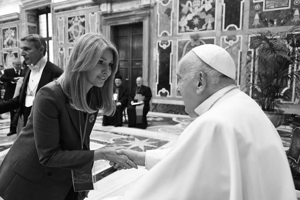 Center for the Study of Diplomacy KUL (@diplomacykul) on Twitter photo ✝️ W poniedziałek Wielkanocny 21 kwietnia 2025 roku o godzinie 7.35 zmarł Papież Franciszek.
Ojciec Święty wielokrotnie wykazywał niezwykle pozytywną postawę dla <a href="/KUL_Lublin/">KUL, John Paul II Catholic University of Lublin</a>
📸 Na zdjęciu kierownik <a href="/DiplomacyKUL/">Center for the Study of Diplomacy KUL</a> , prof. Beata Piskorska z Papieżem Franciszkiem ✝️ W poniedziałek Wielkanocny 21 kwietnia 2025 roku o godzinie 7.35 zmarł Papież Franciszek.
Ojciec Święty wielokrotnie wykazywał niezwykle pozytywną postawę dla <a href="/KUL_Lublin/">KUL, John Paul II Catholic University of Lublin</a>
📸 Na zdjęciu kierownik <a href="/DiplomacyKUL/">Center for the Study of Diplomacy KUL</a> , prof. Beata Piskorska z Papieżem Franciszkiem