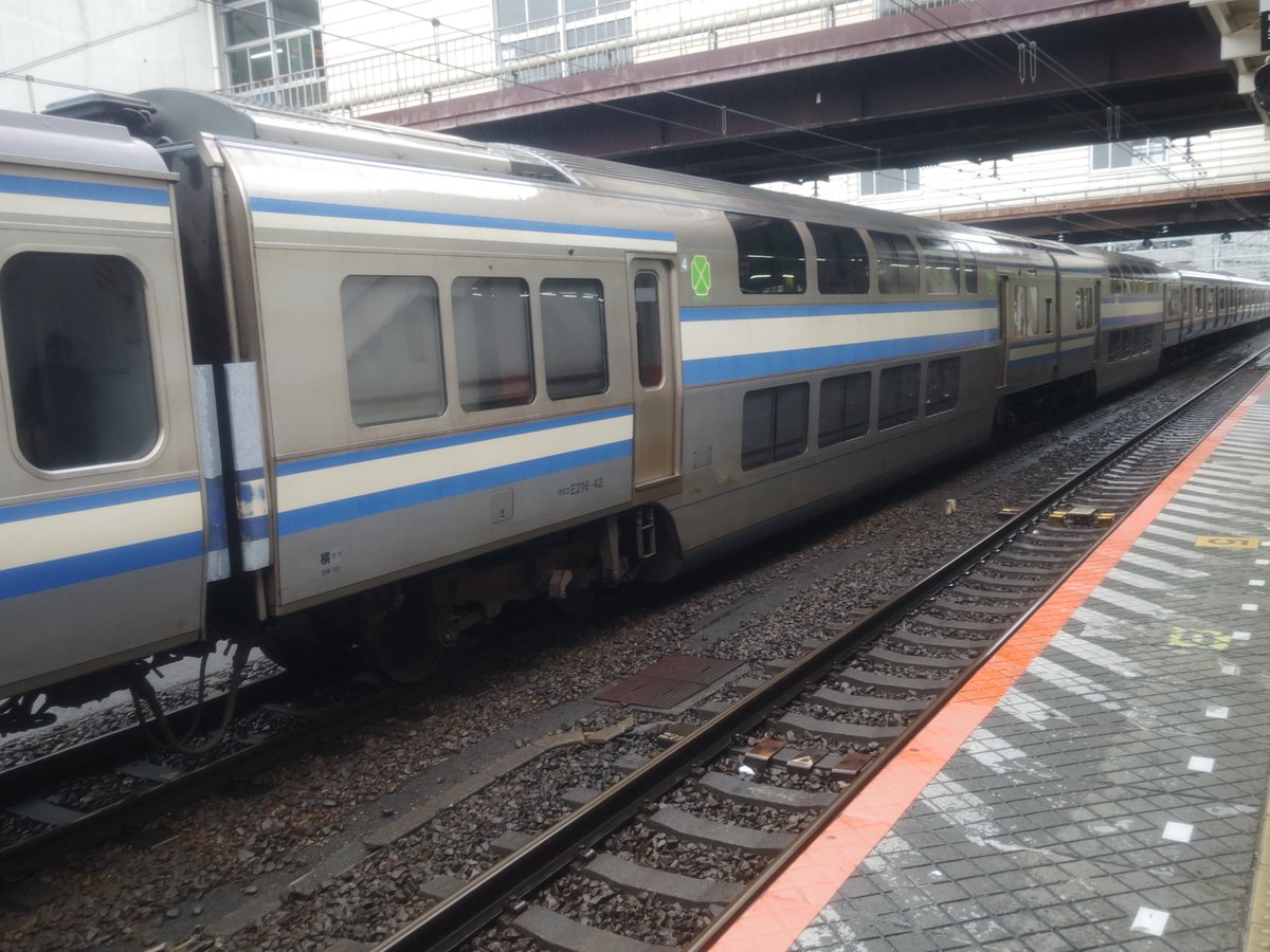 209_E217's tweet photo. 25/4/23
E217系基本編成最後の1編成であったY-42編成が廃車回送されました
サロE217形・E216形・サハE217形および、クハE217形0番台・クハE216形2000番台・モハE217形0番台・モハE216形1000番台がこれをもって消滅となりました     
今までの活躍お疲れ様でした
#E217系 #廃車回送 #ありがとうE217系 https://t.co/GWITkD7Z7b