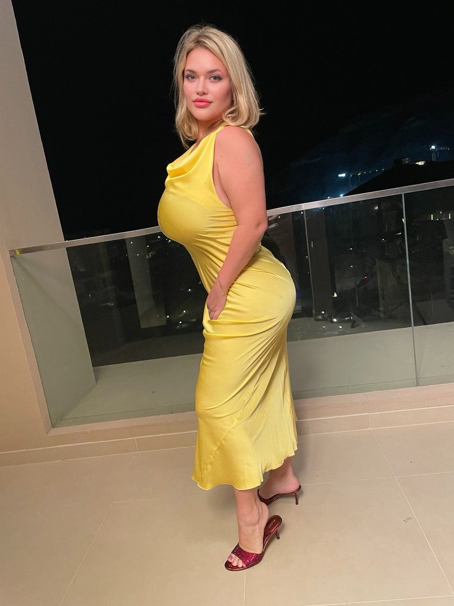 First or second? 

onlyfans.com/olyria_vip/c3