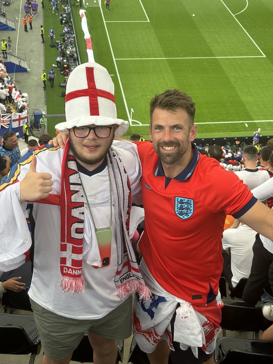 Happy St George’s Day 🏴󠁧󠁢󠁥󠁮󠁧󠁿