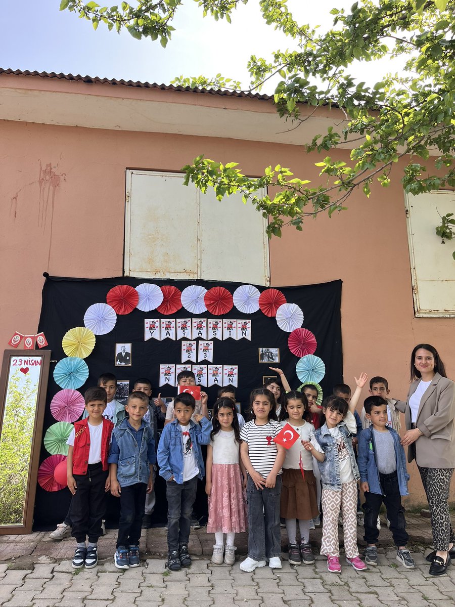 23 Nisan Ulusal Egemenlik ve Çocuk Bayramımız Kutlu Olsun! ♥️ 
<a href="/Yusuf__Tekin/">Yusuf Tekin</a> 
<a href="/vali_zorluoglu/">Murat Zorluoğlu</a> 
<a href="/Murat4Kucukali/">Murat Küçükali</a> 
<a href="/DogukanKoyuncu_/">Doğukan Koyuncu</a> 
<a href="/tchazro/">T.C. Hazro Kaymakamlığı</a> 
<a href="/HazroMem/">Hazro İlçe Milli Eğitim Müdürlüğü</a> 
<a href="/ugurdoganer01/">Uğur DOĞANER</a> 
<a href="/Diyarbakirmem/">Diyarbakır İl Millî Eğitim Müdürlüğü</a>