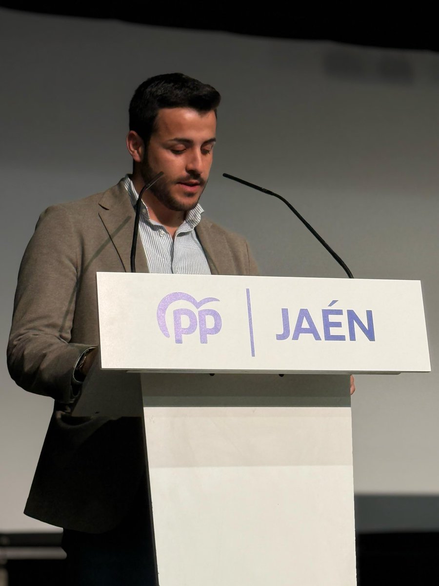 NNGGJaen's tweet photo. 📋 Ayer celebramos Junta Directiva Provincial del @ppjaen en el que nuestro Presidente @gperalesvidal hizo balance de las actividades de NNGG Jaén hasta la fecha. https://t.co/KuzwJOMwOj