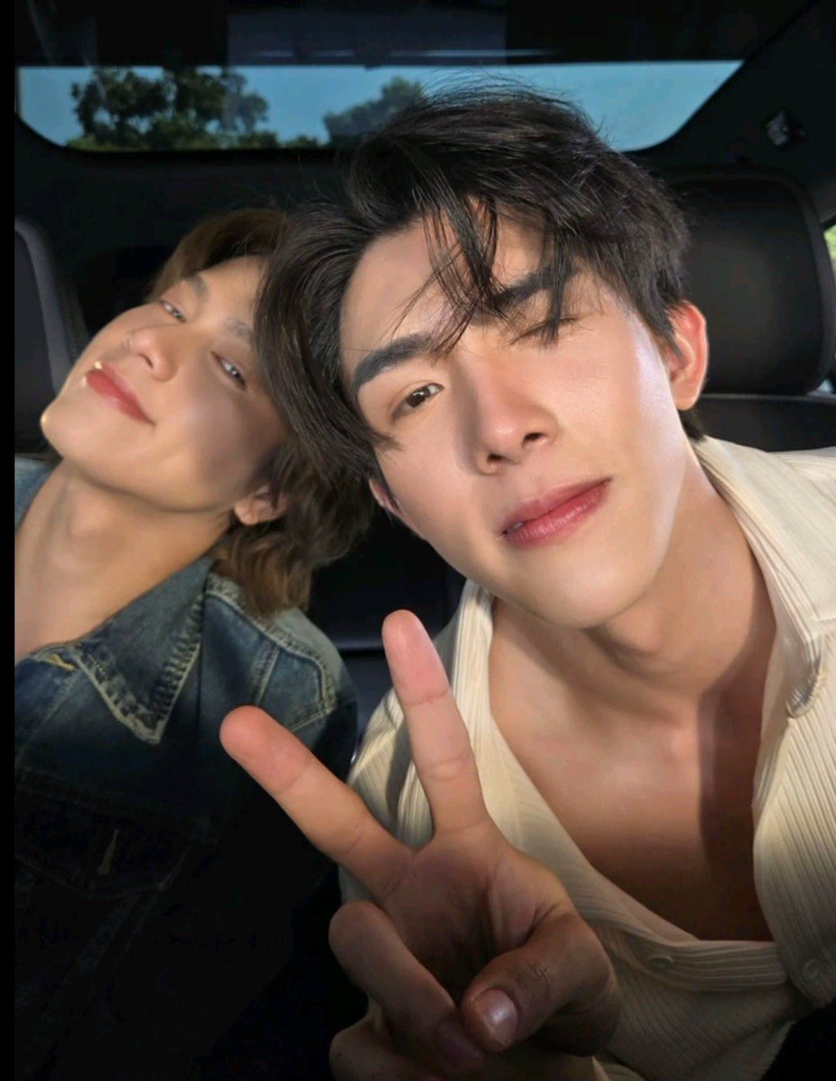 ANGL3EN's tweet photo. it’s them 🐶🐈‍⬛

#TopFormTheSeries #SmartBoom #smartcsnp #BXXMRVW https://t.co/fjsYCFRP2v