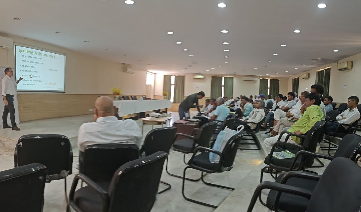 NimbusPipesLtd's tweet photo. 🌾 Empowering Farmers, Enabling Change 🌊
Today, had an insightful interaction with the growers of Dausa, Sawai Madhopur, and Tonk districts—discussing the current water availability scenario, sector-wise usage, and the science of water uptake by crops. https://t.co/IcC1xrJUue