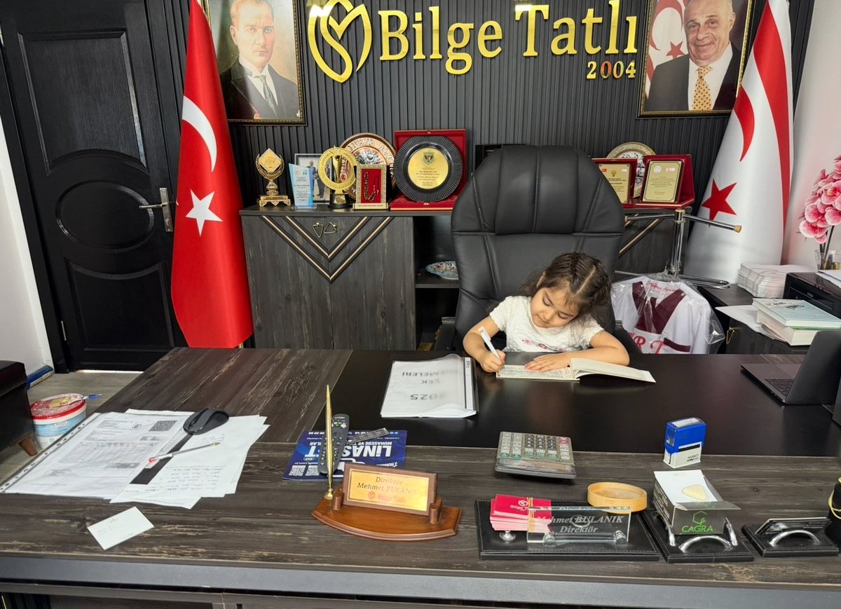 MehmetBulanik's tweet photo. Kızım, sen sadece bir çocuk değilsin;
özgürlüğün, neşenin ve saf sevginin ta kendisisin. Uçurtmalar gibi özgür, şarkılar gibi neşeli kal hep…
Bugün senin günün. #23Nisan kutlu olsun! #Ecrin https://t.co/UEm2sXzU5n