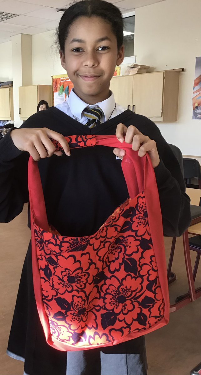 Well done Aseel in S1.1 - look at her fabulous bag made in Fashion Club. Fully lined, lots of extra pockets and topstitched for extra strength. 💯👏🏻 <a href="/StThomasAqSec/">St Thomas Aquinas</a>  #superS1