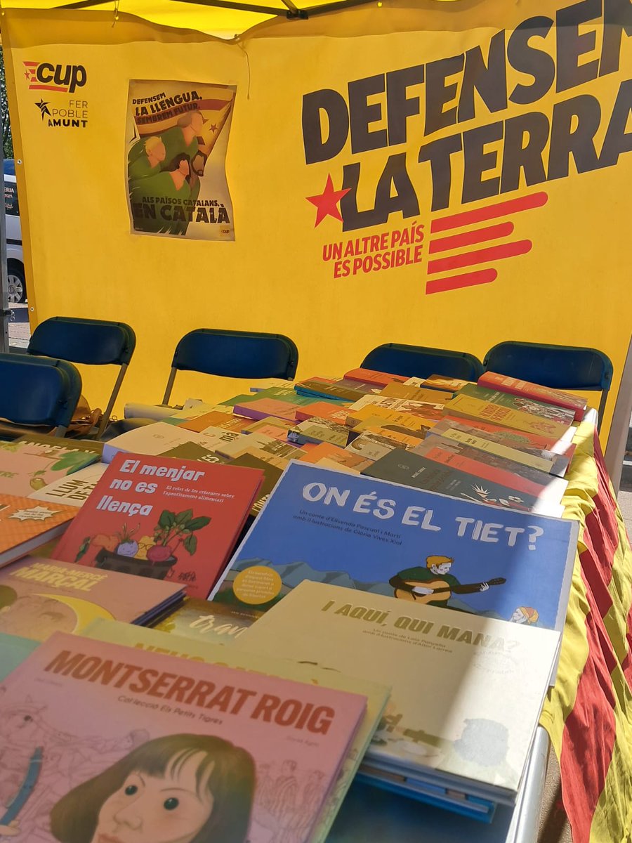 🔥🐉🌹Per un Sant Jordi popular: reivindiquem la cultura com a eina de transformació i el carrer com a espai de lluita

👉 Avui serem tot el dia en una paradeta a la plaça Països Catalans

📚 Tenim llibres d'editorials crítiques i punts de llibre i material reivindicatius