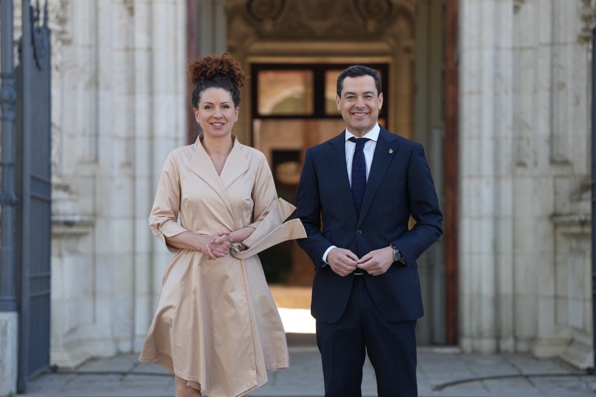 Juanma Moreno (@juanma_moreno) on Twitter photo 🇪🇺 Me alegra recibir en #Andalucía a mi colega la presidenta del Comité de las Regiones y Ciudades <a href="/EU_CoR/">European Committee of the Regions</a>, <a href="/KTutto/">Kata Tutto</a>.
Lanzamos un mensaje de unidad y entendimiento a favor de Europa.
Gracias por tu interés en mantener esta importante reunión en nuestra tierra, <a href="/CoR_President/">Kata Tüttő</a>. 🇪🇺 Me alegra recibir en #Andalucía a mi colega la presidenta del Comité de las Regiones y Ciudades <a href="/EU_CoR/">European Committee of the Regions</a>, <a href="/KTutto/">Kata Tutto</a>.
Lanzamos un mensaje de unidad y entendimiento a favor de Europa.
Gracias por tu interés en mantener esta importante reunión en nuestra tierra, <a href="/CoR_President/">Kata Tüttő</a>.