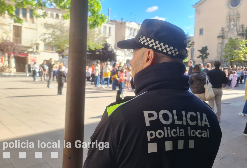 Us desitgem una molt bona Diada de Sant Jordi a #laGarriga 📕🌹

Nosaltres treballem com cada dia perquè pugueu gaudir amb seguretat

Vigileu les vostres pertinences i, davant de qualsevol incident, truqueu al telèfon 938718090 per donar-vos una resposta ràpida