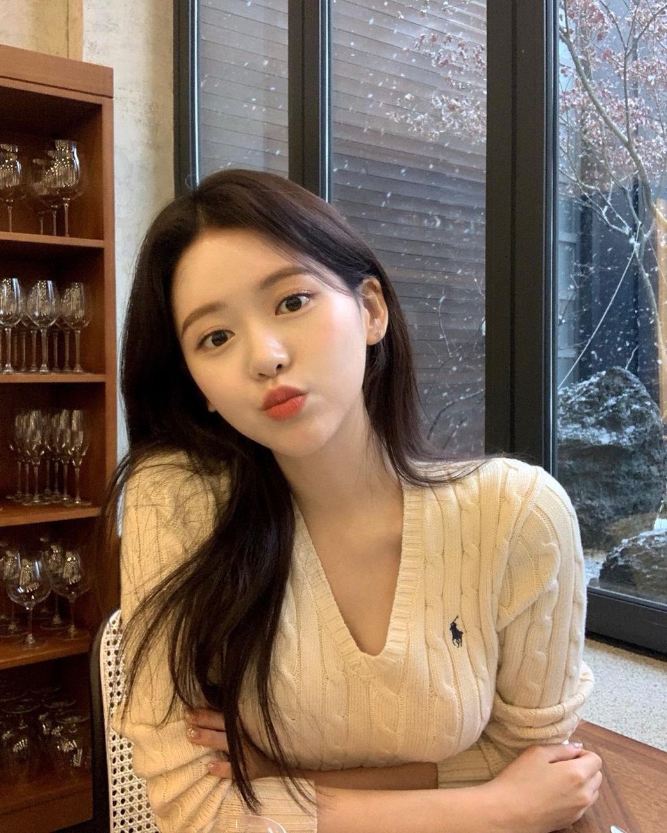 2週間で約5キロ キレイに痩せた総合職OL👩🏻‍💻📝
ෆキャベツをご飯の代わりにする
→食べすぎ防止に効果的
ෆ毎日3回は全身を鏡で見る
→自分の姿を客観視して「痩せないとヤバい」って思いこませる
ෆ20時以降は食べない
→お腹がすいても水を飲んで我慢
ෆ週2で筋トレ