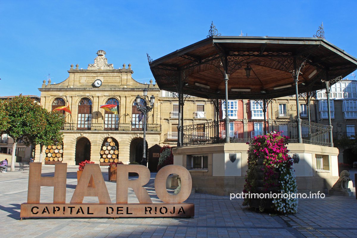 Feliz 23 de abril desde Haro, donde en la misma fecha pero de 1883 vino al mundo la hasta ahora primera y única Constitución Republicana Federal del Estado Riojano. 
La carta magna fue aprobada por asamblea presidida por Juan Sayol y actuando como secretario José María Pérez.