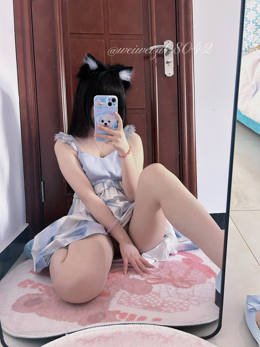 补药光脚穿小皮鞋