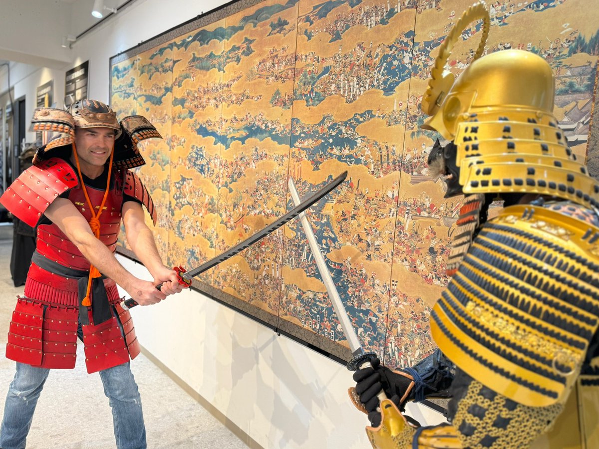 La espada en alto para luchar por lo tuyo y los tuyos. Siempre jugando limpio. Siempre respetando el valor del rival…como un #samurai.  #Tokio #Japón