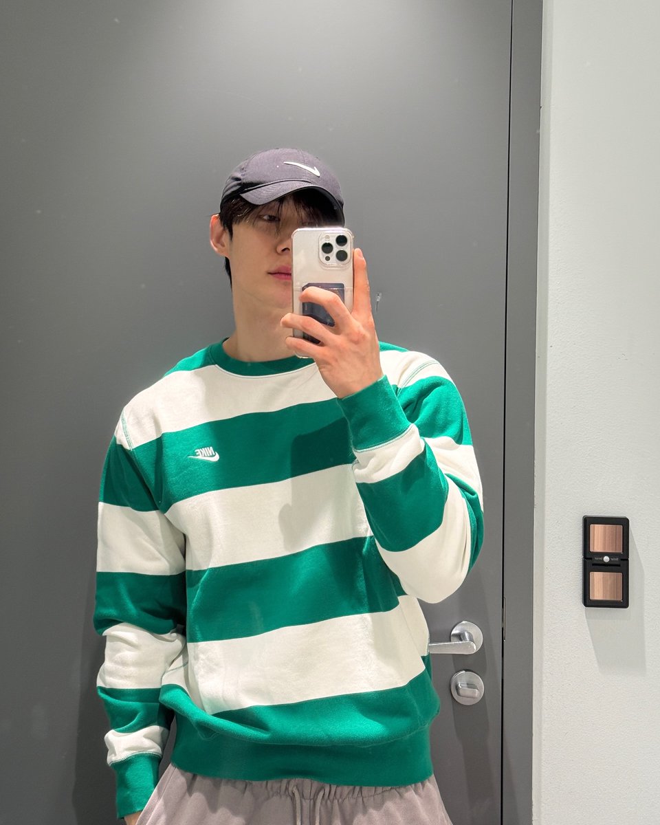 CaminoTV's tweet photo. Ça aurait pu être dans la dernière collab Nike x Supreme

Lien affilié https://t.co/oY1avByIFa 70€ https://t.co/dCRm0aZzKj