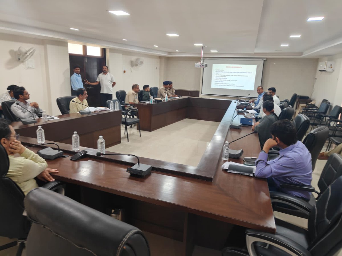 આજરોજ શિવરાજપુર બ્લ્યુ ફ્લેગ બીચની સમિતિની બેઠકનું આયોજન કરવામાં આવ્યું. બીચ ખાતે ઉપલબ્ધ સુવિધાઓની સમીક્ષા અને વિકાસ કામોની ચર્ચા.