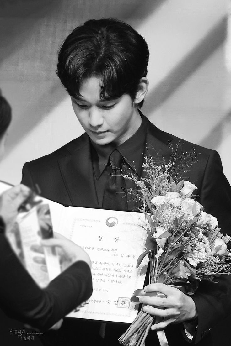 SoowonAvengers's tweet photo. A truly good person will speak truth, act with truth, and stand for Truth.

#KimSoohyun TOO REAL TO CANCEL #SooHyunStandsGlobal https://t.co/WjSt2msyPM