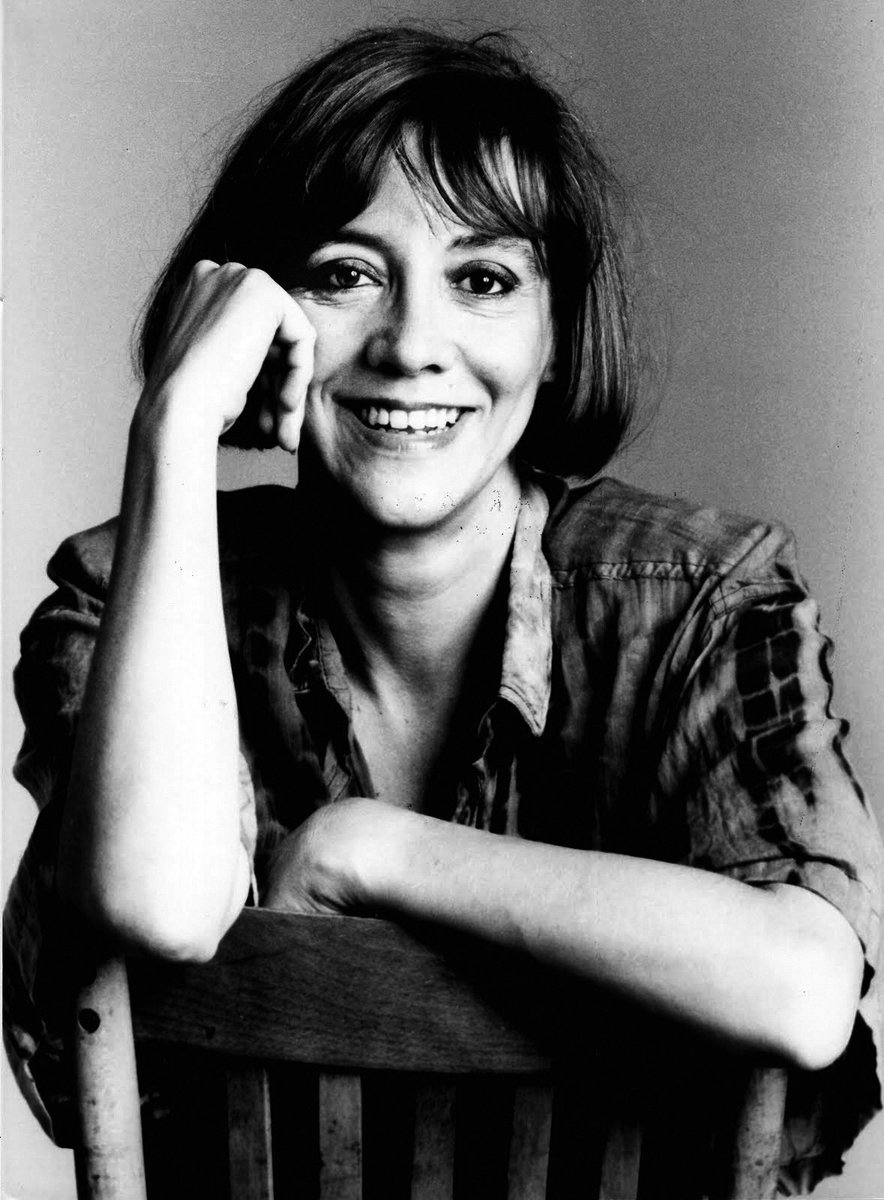 Jovent Republicà Lleida (@joventlleida) on Twitter photo Avui, Diada de Sant Jordi, reivindiquem la literatura catalana feminista. Montserrat Roig ens ensenya la urgència de l'hora violeta, més en un context de retrocés de drets. Bona Diada de Sant Jordi! 🌹📚
Llegiu l'article de la <a href="/juliaribes__/">Júlia Ribes</a> aquí👉 joventrepublica.cat/url/199811402 Avui, Diada de Sant Jordi, reivindiquem la literatura catalana feminista. Montserrat Roig ens ensenya la urgència de l'hora violeta, més en un context de retrocés de drets. Bona Diada de Sant Jordi! 🌹📚
Llegiu l'article de la <a href="/juliaribes__/">Júlia Ribes</a> aquí👉 joventrepublica.cat/url/199811402