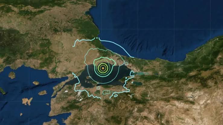 AFAD: Silivri açıklarında 6.2 büyüklüğünde deprem oldu.

Deprem İstanbul’da da çok net hissedildi.  

Telefonlar çekmiyor, GSM hatlarında sorun var.  

#Deprem #İstanbul