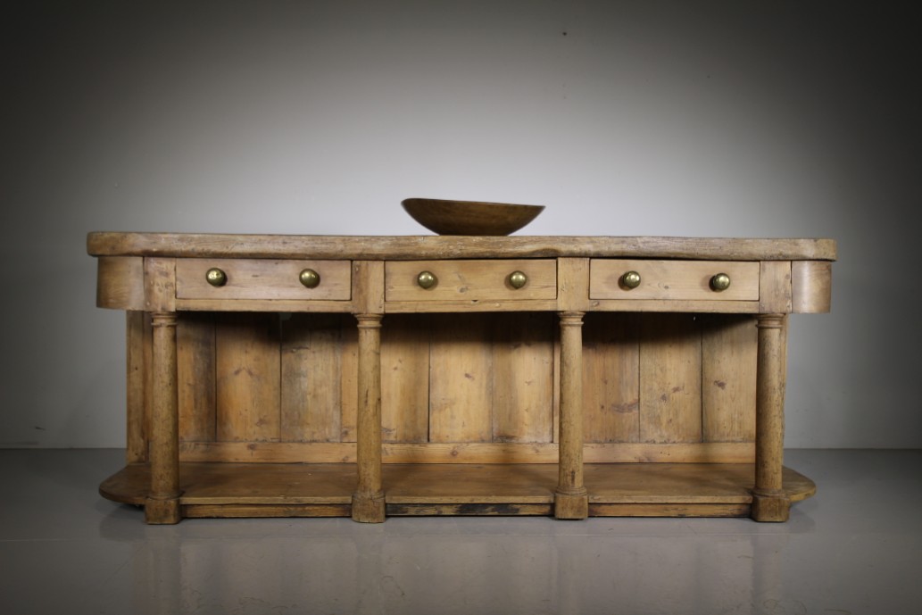 MGAntiques's tweet photo. Wonderful 18th Century Large Antique Elm Bath Dresser https://t.co/PyWapwmPBV https://t.co/ozvDAg3Nk2