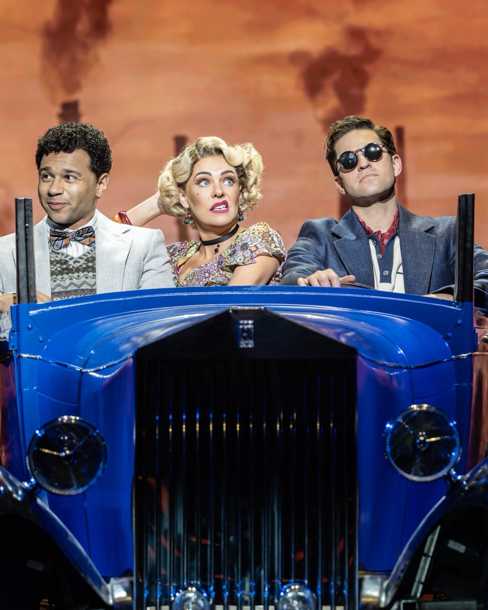 Welcome to the greatest party of the year, Old Sports! 🍾

The Great Gatsby is on stage at the London Coliseum now! Get your tickets today: bit.ly/42IwlR8

📸 Johan Persson