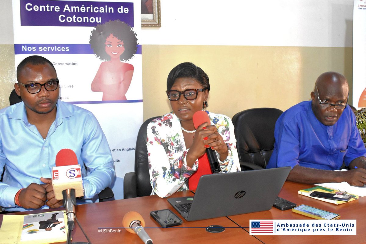 USEmbassyBenin's tweet photo. 🎉 Klouekanmè, vous avez assuré ! Merci aux 100+ jeunes pour votre énergie lors de notre session sur l'anglais et les études aux USA ! 🌍💬 #USinBenin #AmericanSpaces #eLibraryUSA #StudyInTheUSA #RELO #DreamBig #TeamKlouekanmè https://t.co/Tz4KFA76Ay
