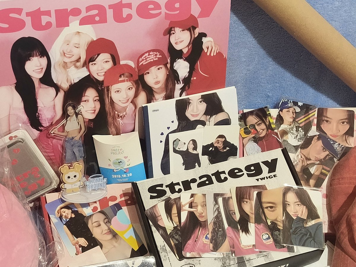 RGVkonic's tweet photo. Dumating na balikbayan box ko!! 🤣 Grabe sa akin twoahhh?!??

Salamat mæm @Minniecart11 at akoy na-ispoil na naman HAHAH! Di ko maisa-isa ang mga PC sa sobrang dami 💀 Thank you din sa freebiess coin purse at cap!! Next batch ulit 😘  #Salamuchminnie https://t.co/CJIgbpX6RA