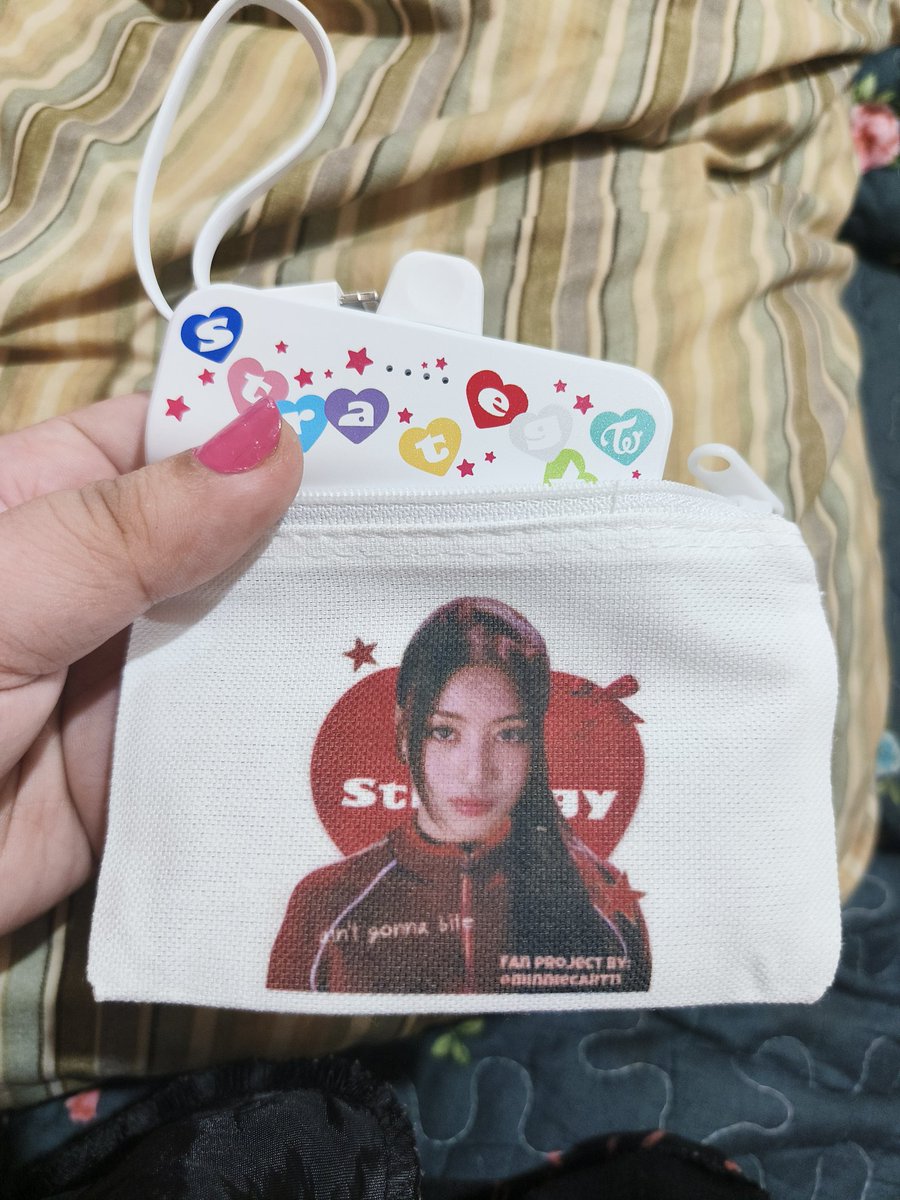 RGVkonic's tweet photo. Yung powerbank nagkasya sa coin purse, may pouch na siya hahaha!! #Salamuchminnie talaga @Minniecart11 youdabest 😘😘😘 https://t.co/Wyfoix1Jrj