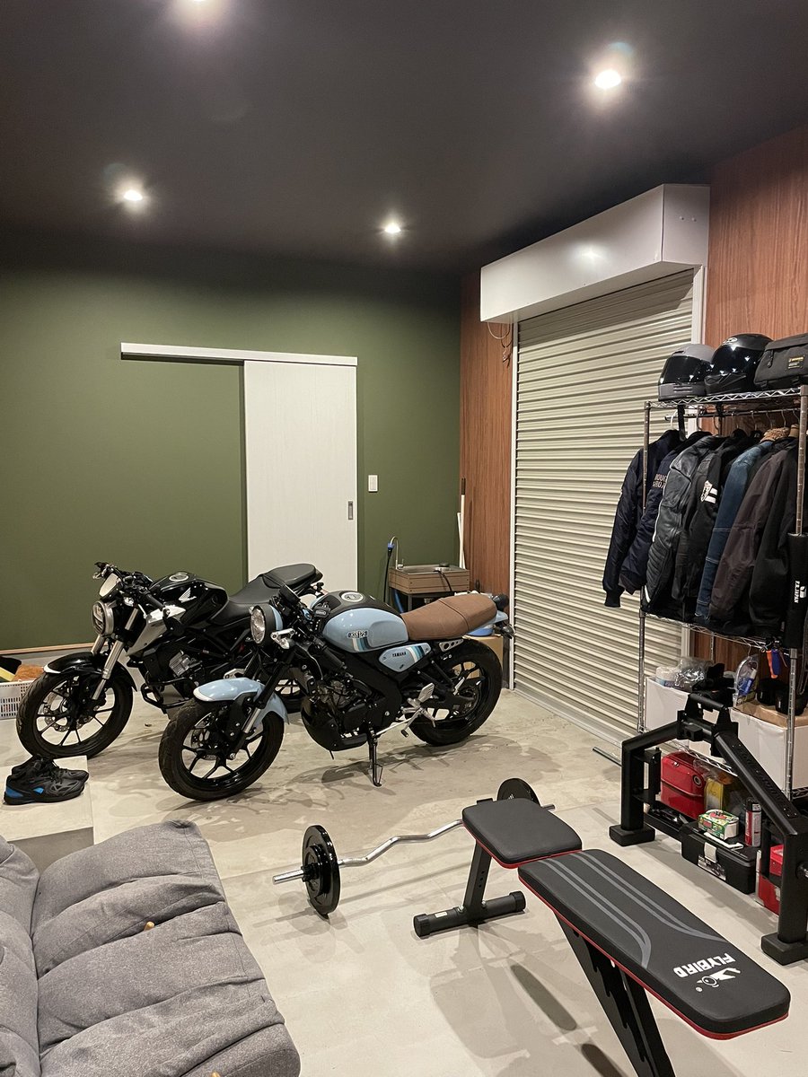 Shu_Motographer's tweet photo. 念願のビルトインガレージの家が遂に完成した！
これからはもう床の心配をせずに存分に筋トレできるんだ😆 https://t.co/b2qfInggDg