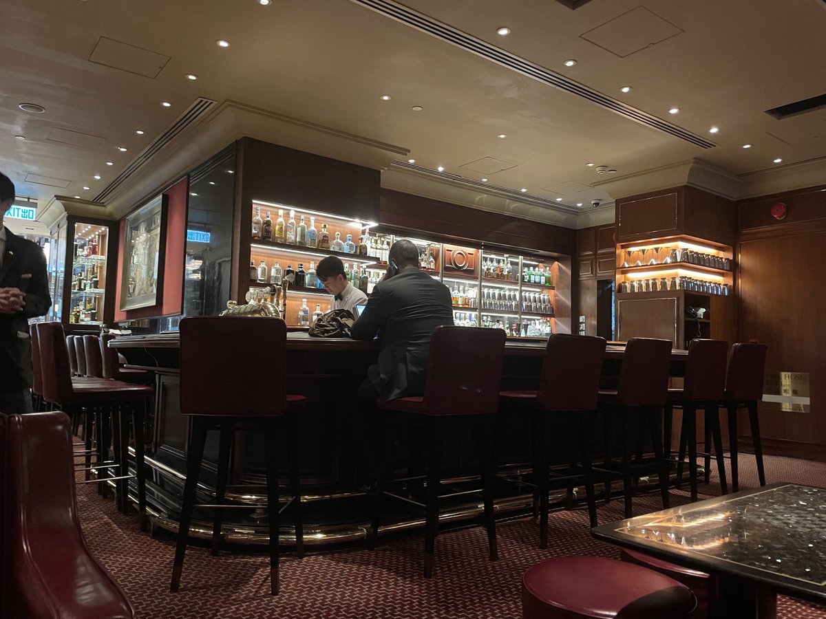 Old habit die hard 😂 The Captain’s bar - The Mandarin and serve 00 🍺 - had drop by, be rude not to.