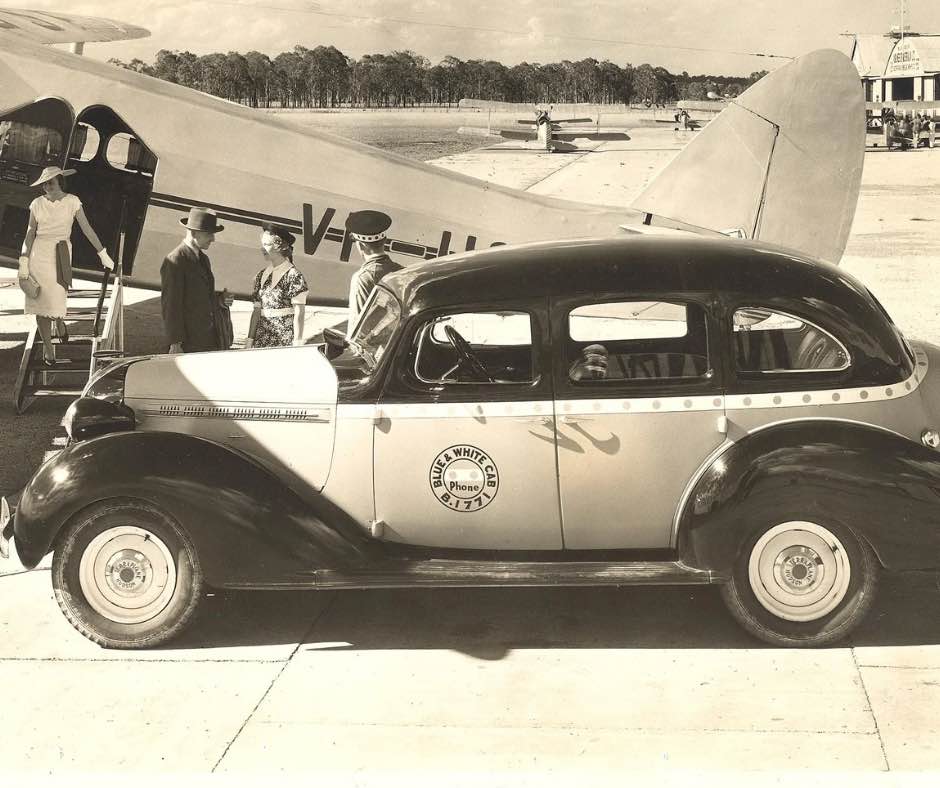- Brisbane to Singapore🇸🇬
- Three and a half days⏰
- Two passengers👬
- No cabin crew👨‍✈️
- First officer serving drinks🍸

90 years later, this is the story of the first Qantas international passenger flight: businesstraveller.com/business-trave…