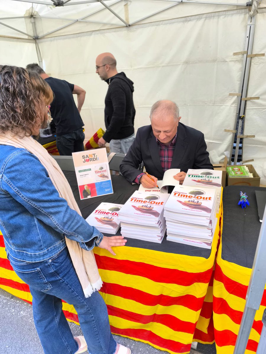Josep Lagares (@joseplagares) on Twitter photo Signant llibres a la parada de <a href="/PlataformaEdit/">Plataforma Editorial</a> a Barcelona… Bon Sant Jordi a toth@m ❤️📕🌹 Signant llibres a la parada de <a href="/PlataformaEdit/">Plataforma Editorial</a> a Barcelona… Bon Sant Jordi a toth@m ❤️📕🌹
