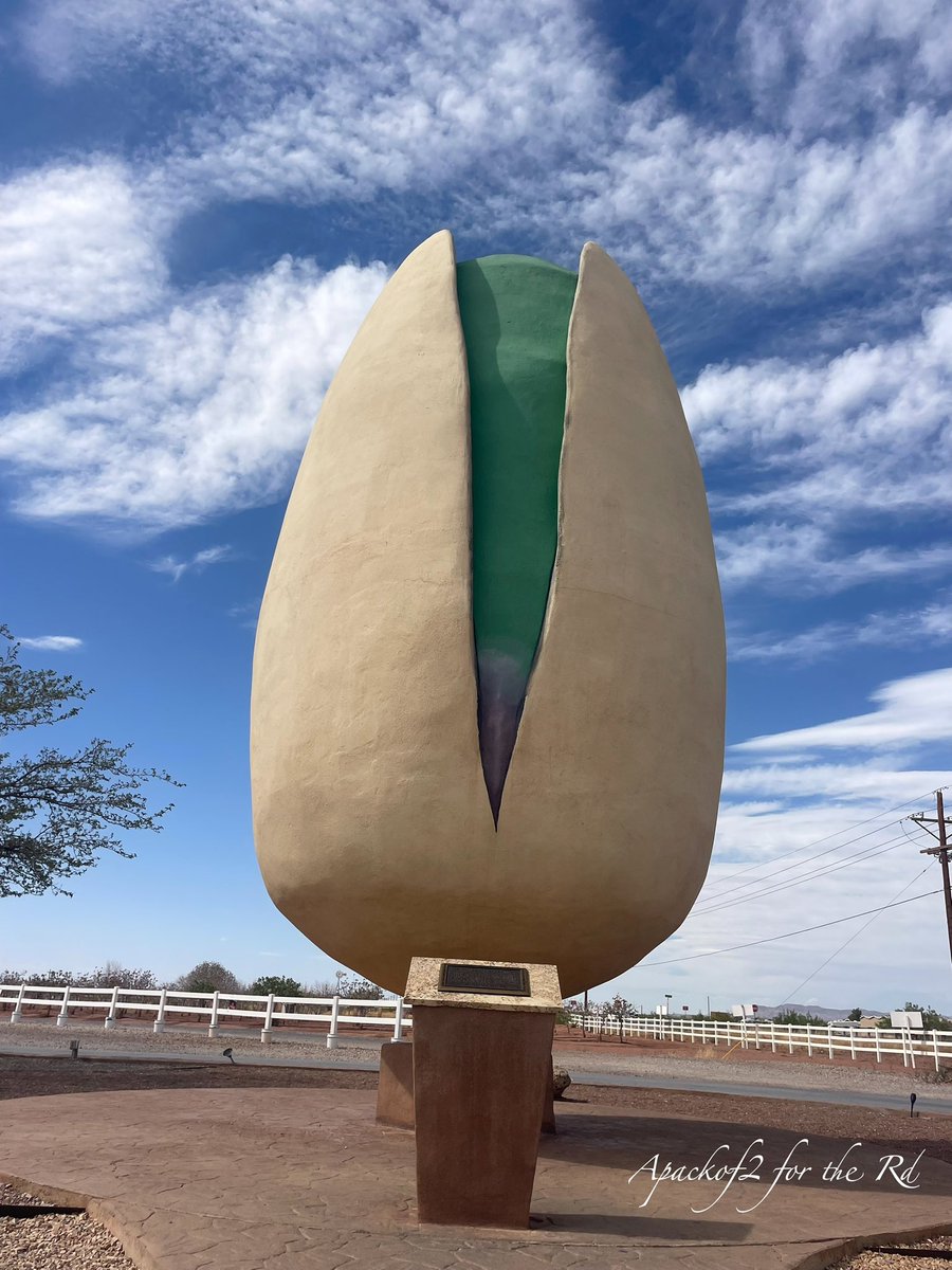 Apackof2Redux's tweet image. Good Morning. 🇺🇸Scenes of America 🇺🇸 

World’s Largest pistachio, 30 foot high at McGinn's PistachioLand in Alamogordo, New Mexico 

newmexico.org/listing/mcginn…

#apackof2  #fulltimerver