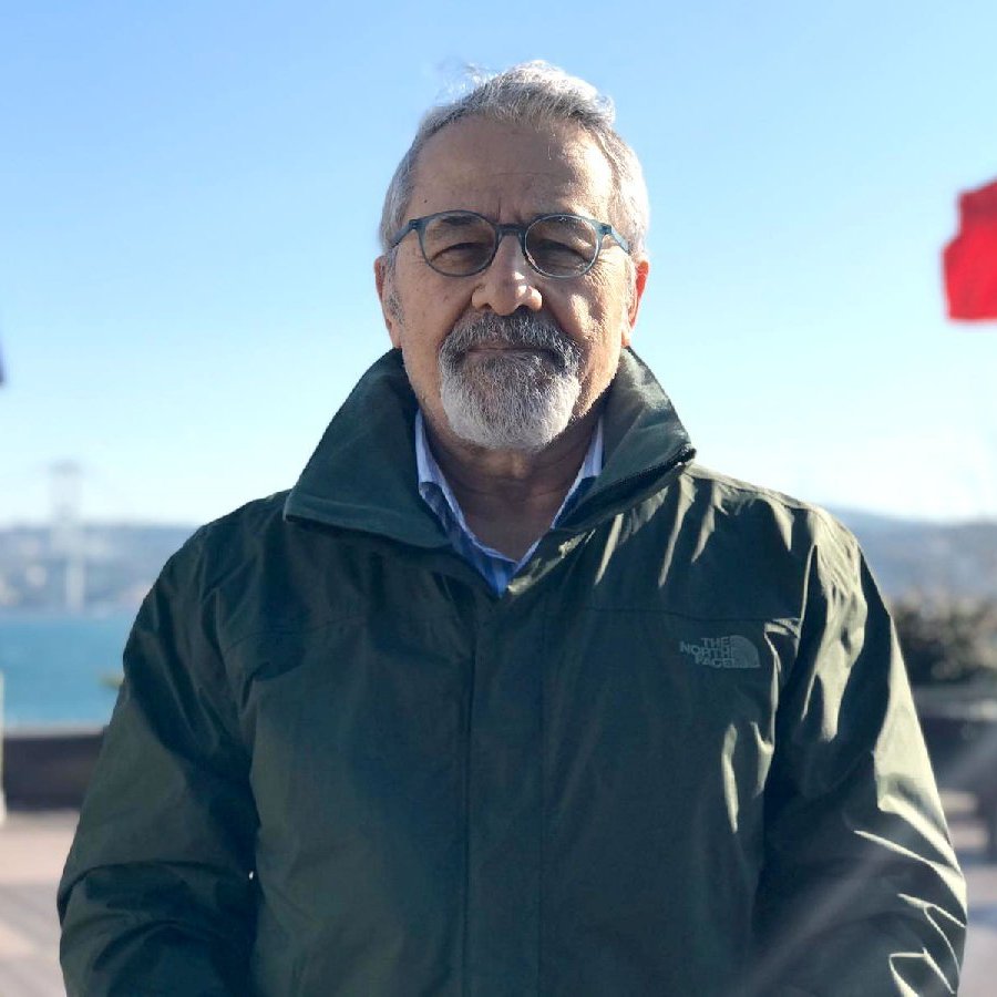 Prof. Dr. Naci Görür:

"Bu deprem öyle oldu, bitti, geçti denecek bir deprem değil. Türkiye, asla değişmemesi gereken gündemini tekrar hatırladı. 

Büyük #deprem geliyorum diyor. Yetkilileri İstanbulla ilgili bir kez daha uyarıyorum. Kaybedecek zamanımız yok, kalmadı."