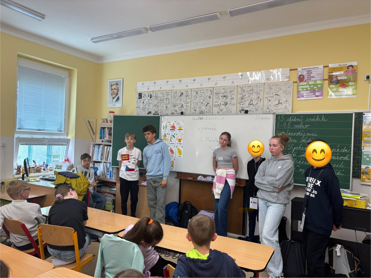 Les élèves français ont présenté à leurs partenaires tchèques le livret « Our Daily Bread », inspiré de l’œuvre de Gregg Segal et ils ont discuté de leurs habitudes alimentaires. #engagement #developpementdurable.
<a href="/EUErasmusPlus/">Erasmus+</a> <a href="/dsden50/">DSDEN 50</a> <a href="/VilleCherbourg/">Ville de Cherbourg-en-Cotentin</a>