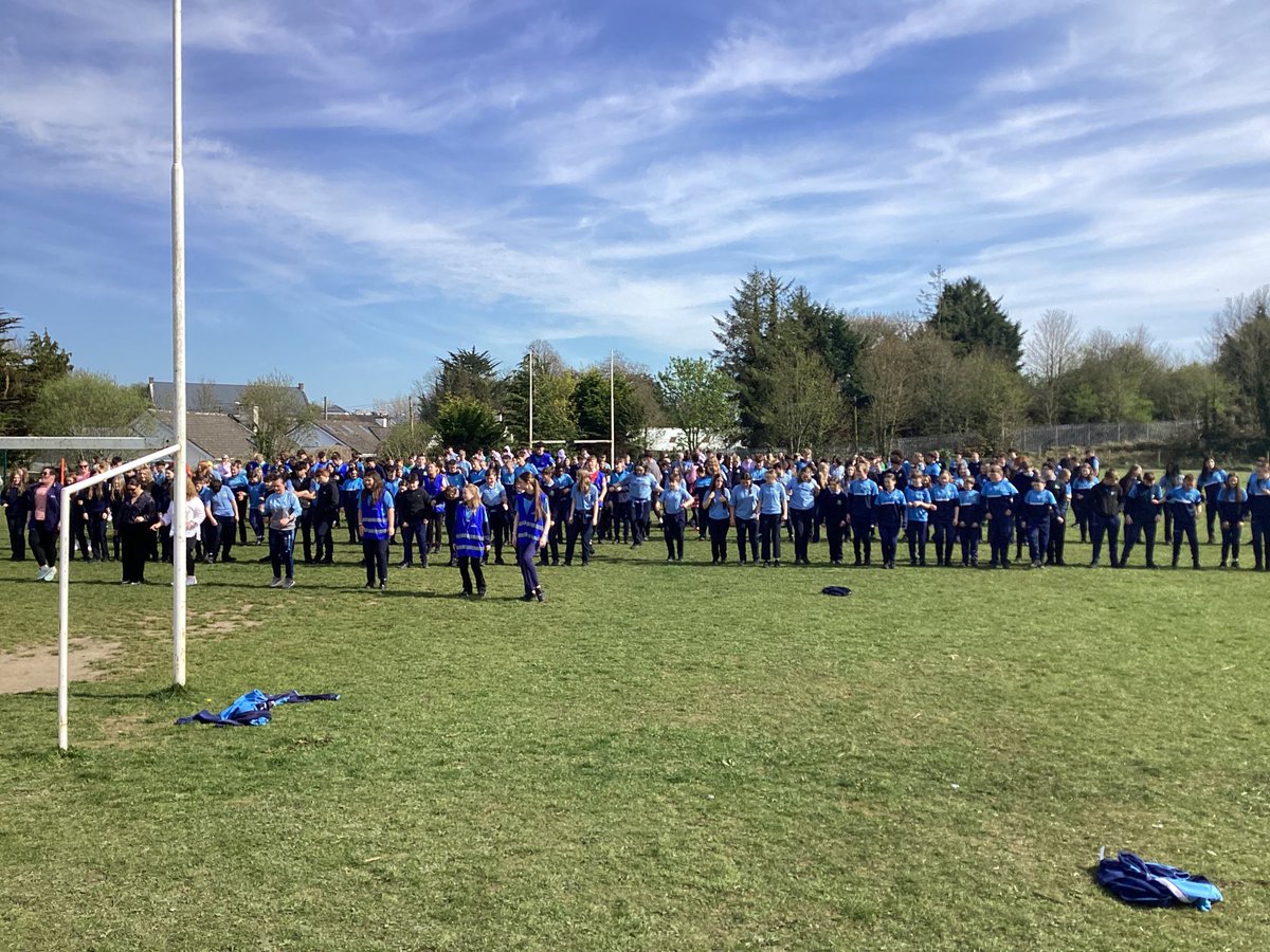 To wrap up Day 2 of #ActiveWeek, our whole school hit the pitch for a sunny, feel-good dance party! 💃🕺 Big shoutout to the Active Team &amp; staff for leading the fun with the Cha Cha Slide, Macarena &amp; more—vibes were high and moves were 🔥! #ActiveSchoolFlag #DanceDay