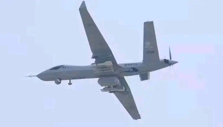 La RDC est en discussion avancée avec l’entreprise chinoise Catic pour acheter trois drones sophistiqués. Ces drones visent à renforcer la contre-offensive contre  l’AFC-M23 dans l’est du pays. Ce projet, impliquant des négociateurs anonymes, est estimé à un coût important.