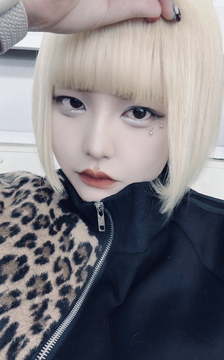 2日間カラコンを外すの忘れて目が死んだので裸眼久しぶりにした