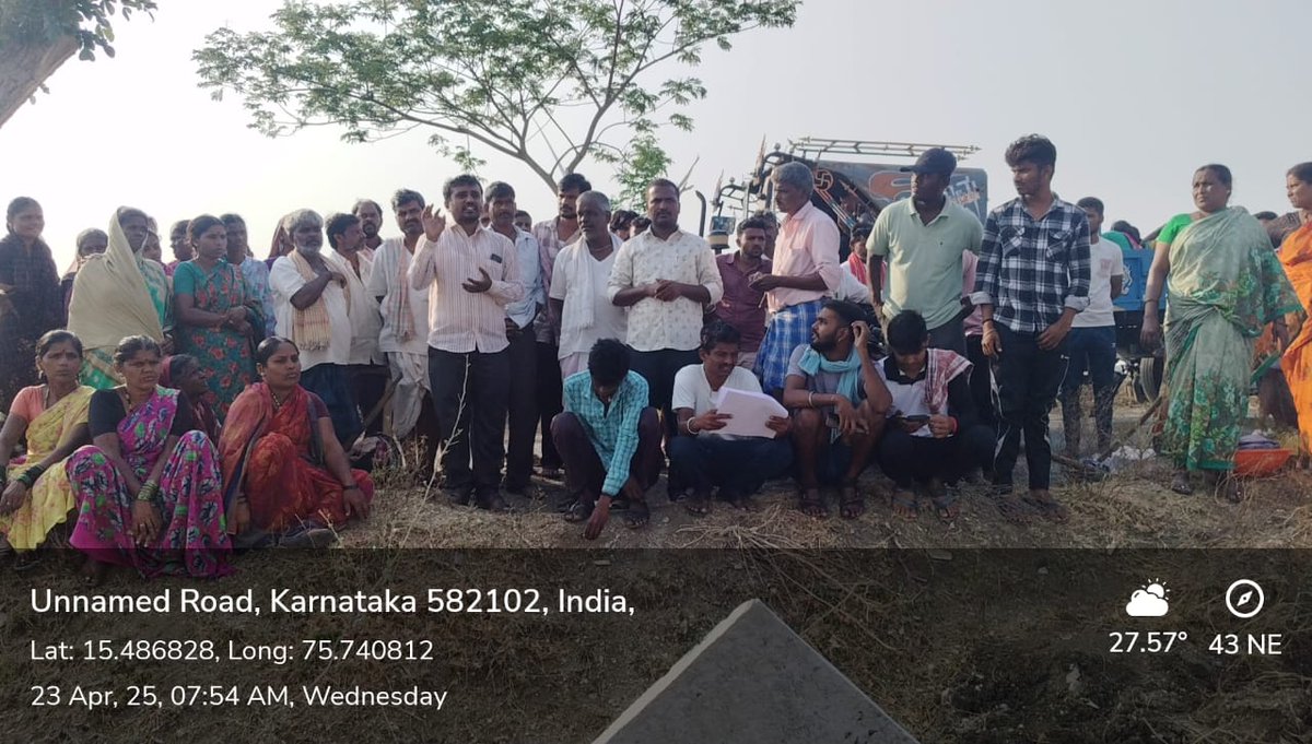 TPIECV's tweet image. ಗದಗ ತಾಲೂಕು ಕಣಗಿನಹಾಳ ಗ್ರಾಮದಲ್ಲಿ ಸಮುದಾಯ ಬದು ನಿರ್ಮಾಣ ಕಾಮಗಾರಿ ಇಂದು ಆರಂಭಿಸಲಾಯಿತು. NMMS ತಂತ್ರಾಶದ ಮೂಲಕ ಎರಡು ಹಾಜರಾತಿ, ಅಳತೆಗೆ ಅನುಸಾರ ಕೂಲಿ ಪಾವತಿ, ಮಹಿಳಾ ಪಾಲ್ಗೊಳ್ಳುವಿಕೆ ಕುರಿತು ಟಿಐಇಸಿ ಅವರು ಮಾಹಿತಿ ನೀಡಿದರು. ಬಿಎಫ್‌ಟಿ, ಕಾಯಕ ಬಂಧುಗಳು, ಕೂಲಿಕಾರರು ಇದ್ದರು. @ZP_Gadag @Bharath_Selvan sir @Namma_Gadag